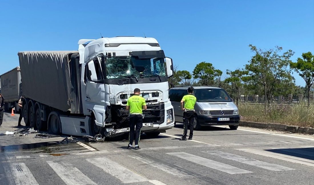 Bursa'nın Orhangazi ilçesinde, ana yol üzerinde meydana gelen trafik kazasında