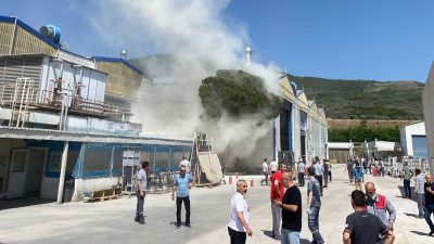 Bursa’nın Orhangazi ilçesinde bulunan yat fabrikasının kimyasal depo kısmında çıkan