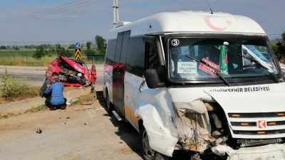 Bursa'nın Yenişehir ilçesinde meydana gelen trafik kazasında yolcu minibüsü ile