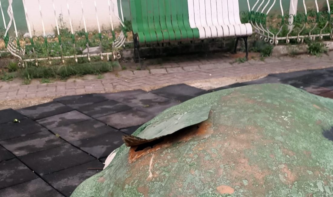 Bursa'nın Orhangazi ilçesinde şehir merkezinde bulunan Bursaspor parkı içindeki timsah