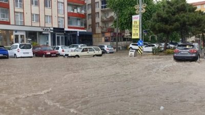 Bursa Valiliği, etkili olacak kuvvetli yağışa karşı vatandaşlarını uyardı.
