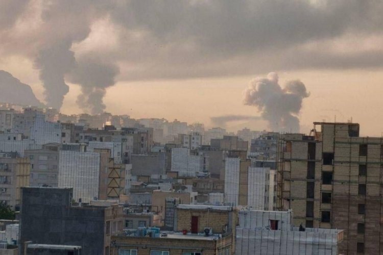 İran devlet televizyonu, İsrail'in Tahran'daki bazı hedeflere hava saldırısı düzenlediğini