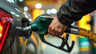 Petrol fiyatlarının yükselmesiyle birlikte akaryakıt fiyatları yeniden zamlandı. Bursa'da benzinin