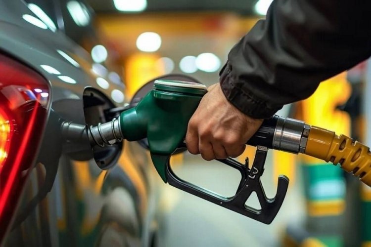 Petrol fiyatlarının yükselmesiyle birlikte akaryakıt fiyatları yeniden zamlandı. Bursa'da benzinin
