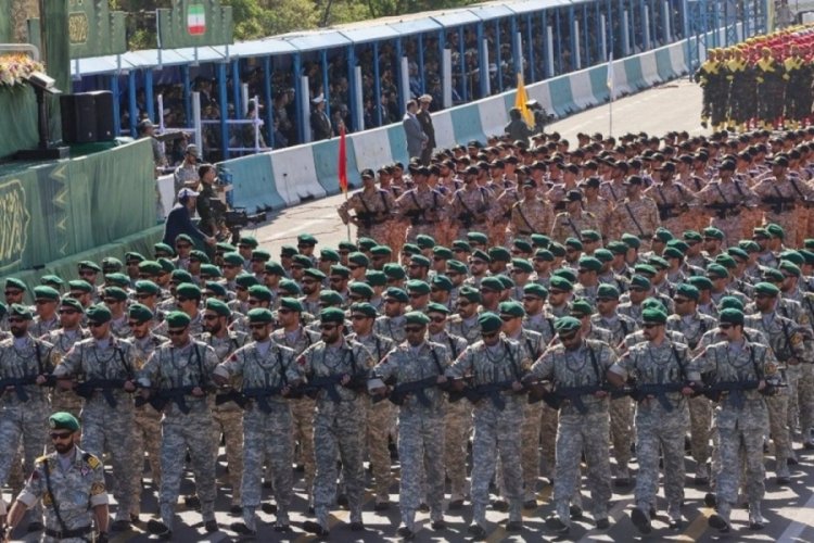 İsrail'in gece saatlerinde İran'ın başkenti Tahran'ın merkezine saldırı düzenlemesinin ardından,