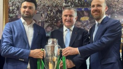 Gençlik ve Spor Bakanı Osman Aşkın Bak, beraberindeki Dünya Etnospor