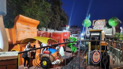 Orhangazi'de Alis Park girişinde bulunan uçaklı parkın uzun süredir yanmayan