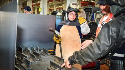 Bursa Büyükşehir Belediyesi tarafından düzenlenen ‘Gazaltı kaynak eğitimi’ne katılan kadınlar,