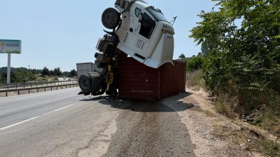 Yalova-Bursa yolu Dürdane rampasında meydana gelen trafik kazasında, yokuş yukarı