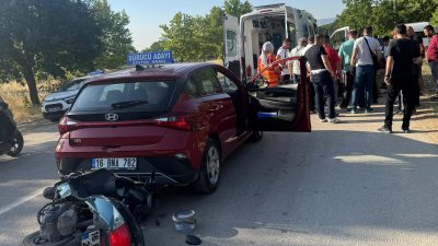 Bursa'nın Orhangazi ilçesinde İznik gölü bölgesinde meydana gelen trafik kazasında