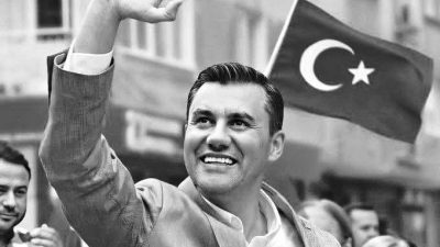 Evinde iken oluşan bir arızayı gidermek için elektrik akımına kapılan