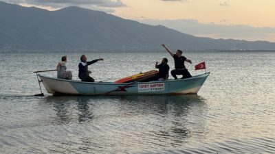 Bursa'nın Orhangazi ilçesinde Çakırlı sahilinden botla İznik Gölüne açılan ve