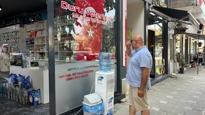 Orhangazi’de yaz günlerinin gelmesi ile yıllardır vatandaşa ücretsiz su ikramında