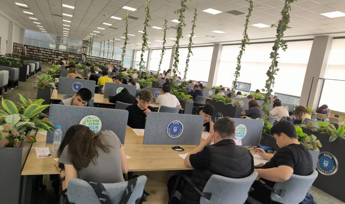 Bursa Büyükşehir Belediyesi Orhangazi Gençlik Merkezi, sınav sürecinde öğrencilere tam