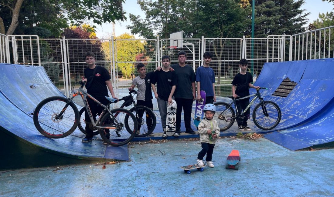 Bursa'nın Orhangazi ilçesinde  gençlerin spor yaptıkları sosyal alanlardan biri olan