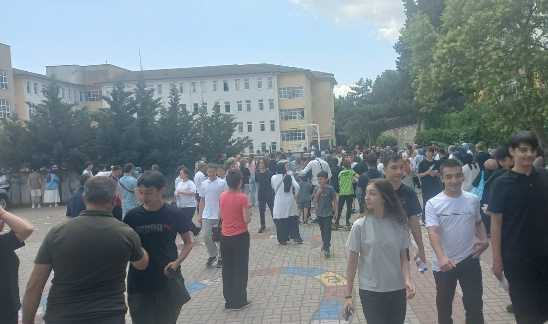 Bursa'nın Orhangazi ilçesinde bugün gerçekleşen Liselere Geçiş Sistemi (LGS) sınavında