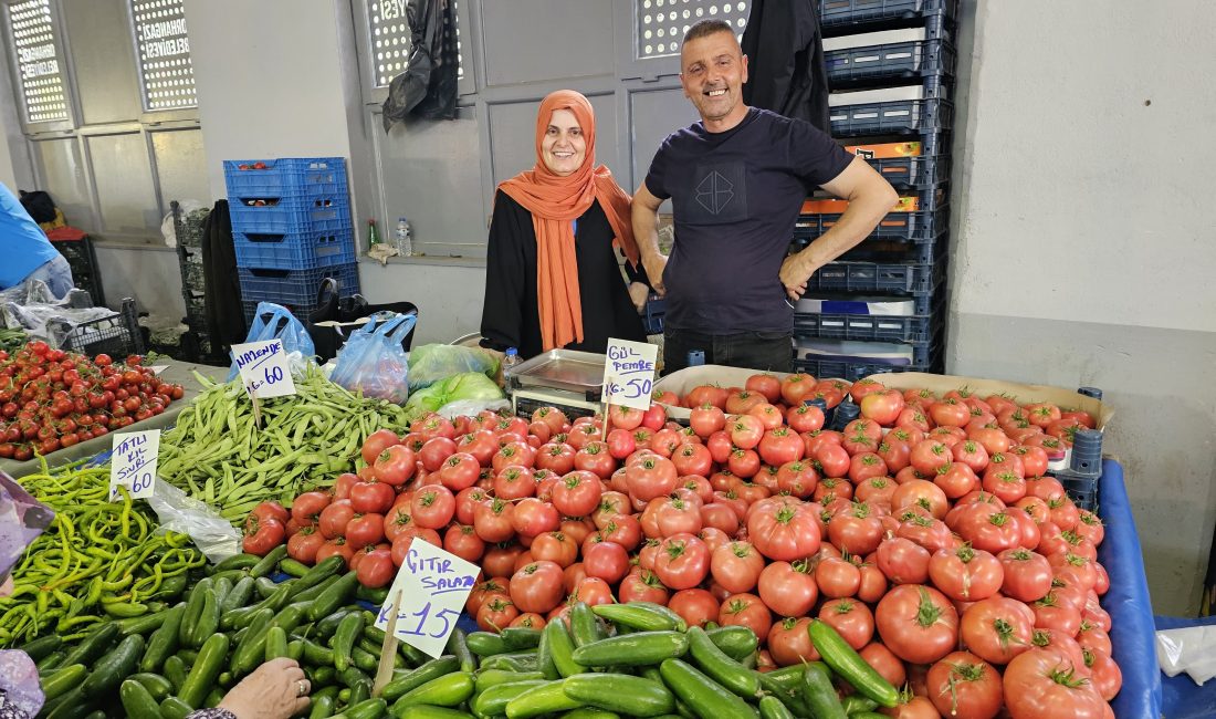 Yeni hafta ile birlikte Orhangazi’de kurulan pazarda satılan sebze fiyatlarında
