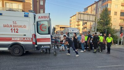 Bursa'nın Orhangazi ilçesinde, ışıklı kavşaktan karşıya geçmek için hareket eden