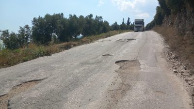 Orhangazi’de uzun zamandır ağır tonajlı kamyonların kullandığı ve bu yüzden 
