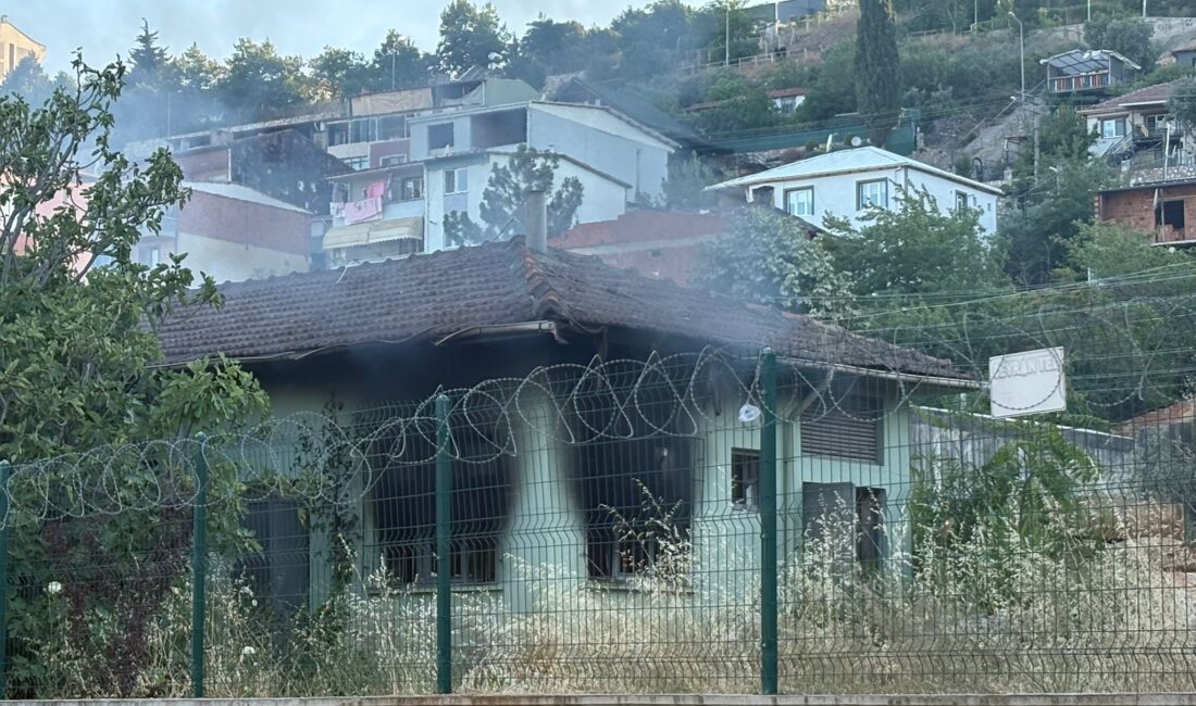 Bursa'nın Orhangazi ilçesinde bulunan bir su deposu bahçesinde ki metruk