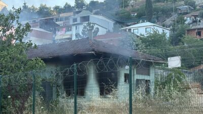 Bursa'nın Orhangazi ilçesinde bulunan bir su deposu bahçesinde ki metruk