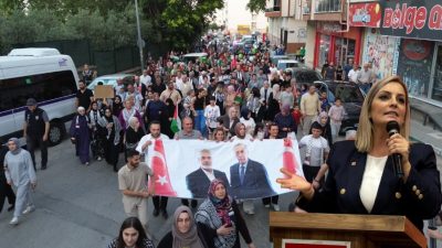 Bursa'nın Orhangazi ilçesinde dün akşam Gazze için yapılan yürüyüşe katılmak