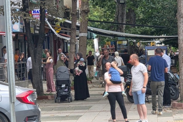Gemlik merkezli 3.9 büyüklüğündeki deprem Bursa ve çevre illerde hissedildi.