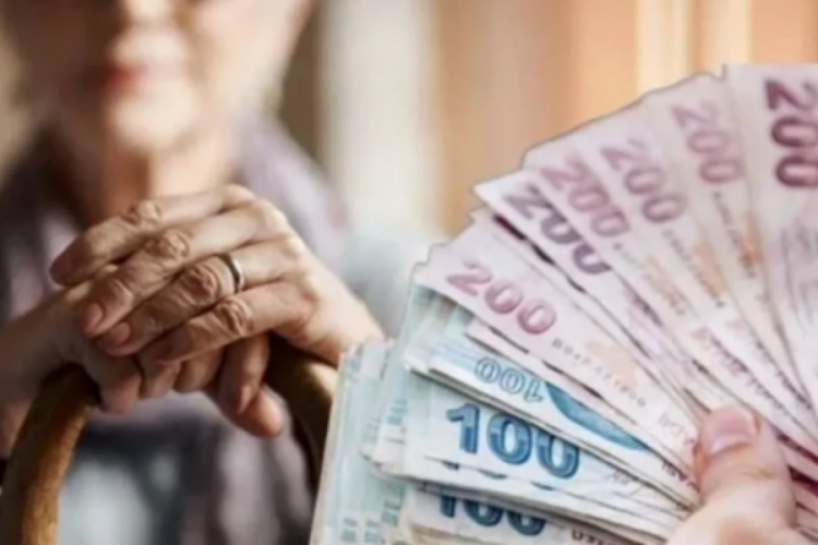 SGK Uzmanı Özgür Erdursun sosyal medya hesabından yaptığı paylaşımda, emeklilik
