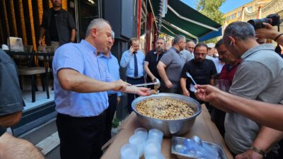 Orhangazi’nin köklü işletmelerinden Ayyıldız Lokantası, her yıl Muharrem Ayı’nda sürdürdüğü