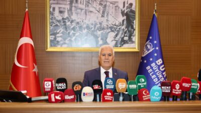 Bursa Büyükşehir Belediye Başkanı Mustafa Bozbey, ulaşım ve altyapı hizmetlerinde