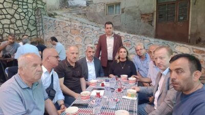Bursa'nın Orhangazi ilçesine bağlı Paşapınar Mahallesi'nde Muharrem ayı dolayısıyla aşure