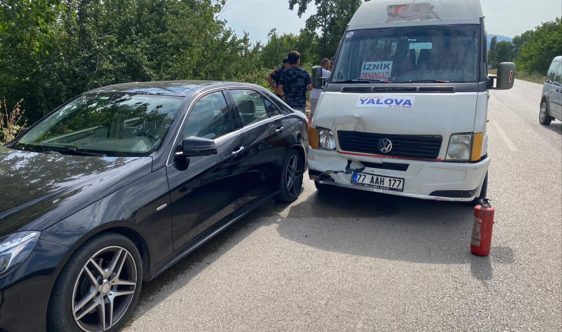 Bursa'da, Orhangazi - İznik yolu üzerinde meydana gelen trafik kazasında