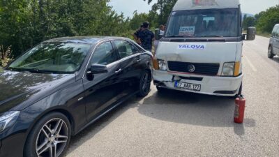Bursa'da, Orhangazi - İznik yolu üzerinde meydana gelen trafik kazasında