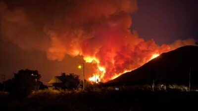 Bursa'nın Kestel ilçesinde çıkan orman yangının büyümesiyle Karahıdır köyü ile