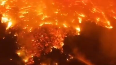 Bursa'da akşam saatlerinde çıkan orman yangını büyüyerek devam ediyor. Gürsu