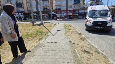 Bursa'nın Orhangazi ilçesinde ana yol üzerinde bulunan kavşaklardaki kaldırımların bakımsız