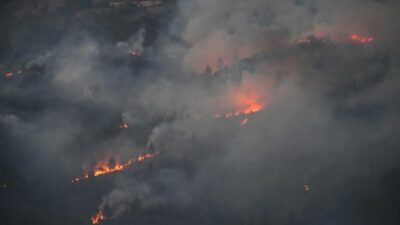 Bursa Balıkesir sınırında çıkan orman yangınına havadan ve karadan müdahale