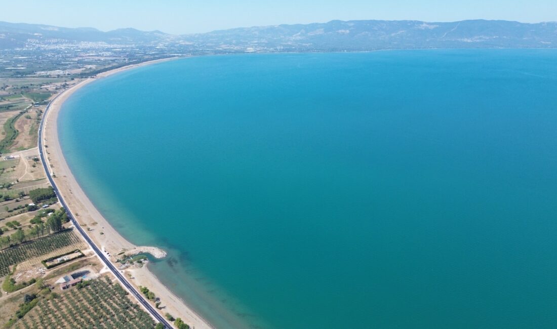 Bursa’nın İznik ve Orhangazi ilçelerine kıyısı bulunan ve çekilmesi ile