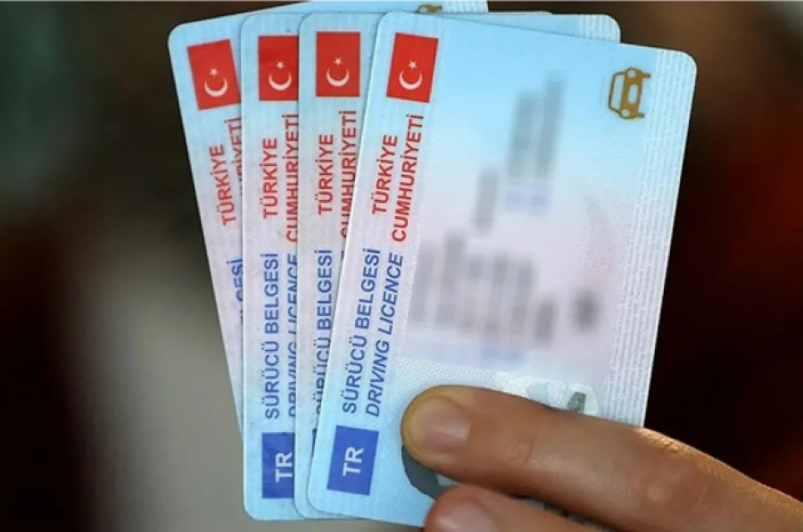 Eski tip sürücü belgelerinin geçerliliği 31 Temmuz 2025'te sona eriyor.