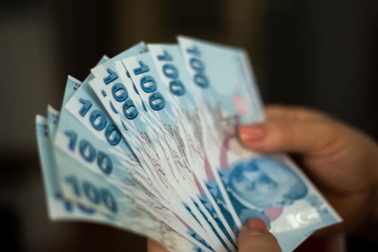 Mal varlığından çok borcu olan bir kişinin mirasçısı mirası reddedebilir.