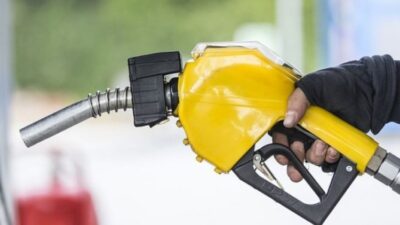 Brent petrol fiyatları ve dövizdeki değişimler sonrası akaryakıt tabelalarında güncellemeye