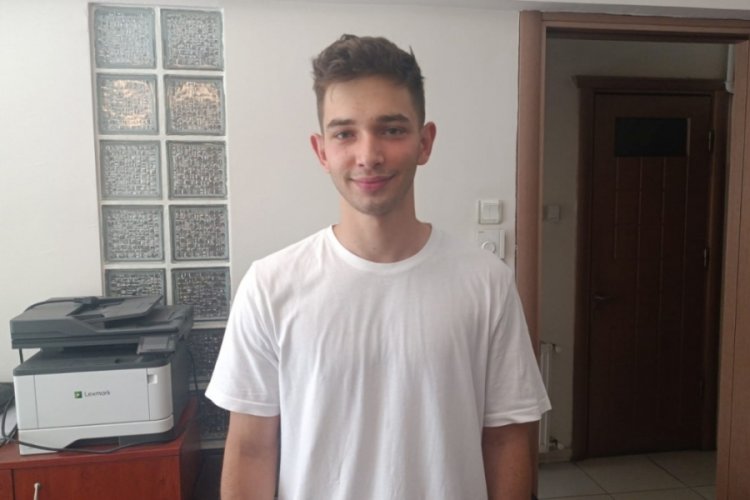 Yalova'da yaşayan 20 yaşındaki Arda Kuzey Keskin, YKS'de hukuk fakültesi