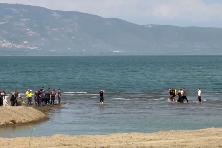 İznik Gölü'nde kaybolan 6 yaşındaki çocuğun cansız bedeni bulundu.