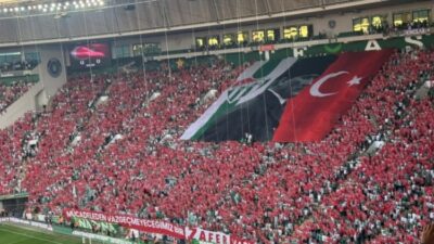 TFF 2. lig 2. hafta karşılaşmasında Bursaspor kendi seyircisi önünde