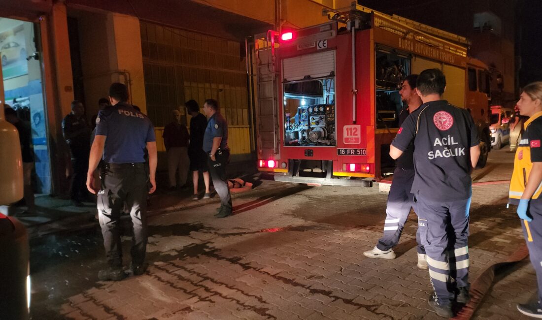 Bursa'nın Orhangazi ilçesinde gece saatlerinde bir apartman boşluğuna atılan sigara