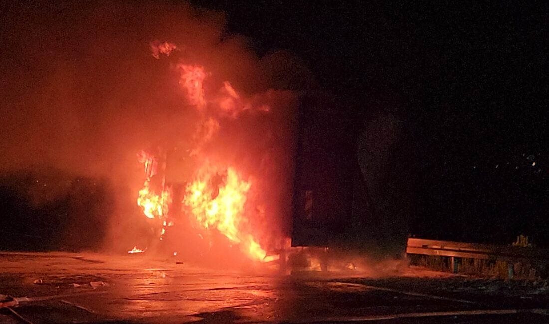 Gebze -  Orhangaz -i İzmir otoyolu, Orhangazi yakınlarında kargo