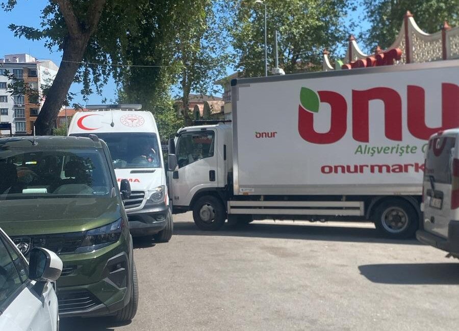 Bursa'nın Orhangazi ilçesinde günün neredeyse her saati düzensiz parklanmanın yaşandığı