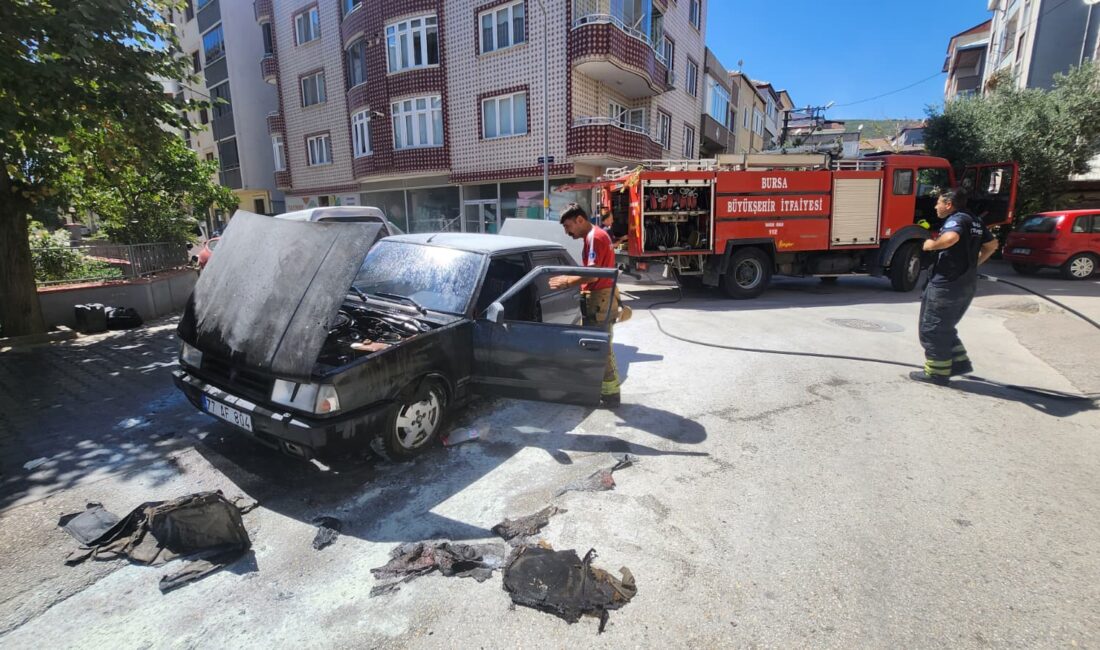 Bursa'nın Orhangazi ilçesinde meydana gelen olayda, seyir halindeki otomobil motor