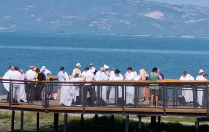 Fransa'dan gelen, tamamı Ecole des Bernardins'te görev yapan 42 profesörden
