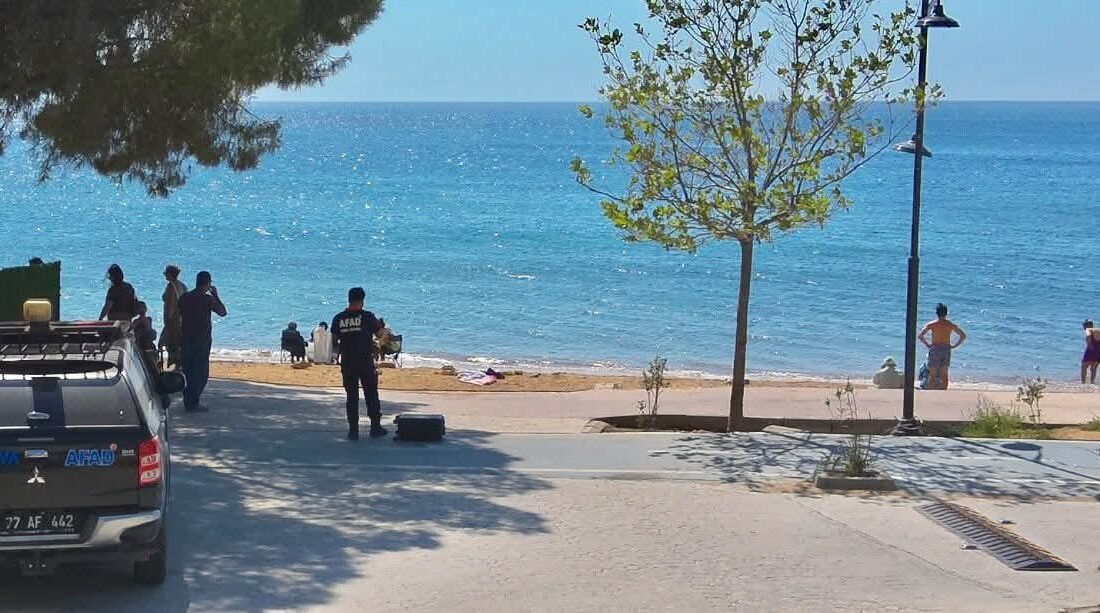 Yalova'nın Armutlu ilçesine bağlı Bayır Mahallesi'nde denizde hareketsiz duran bir